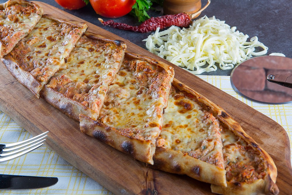 Kıymalı Kaşarlı Pide